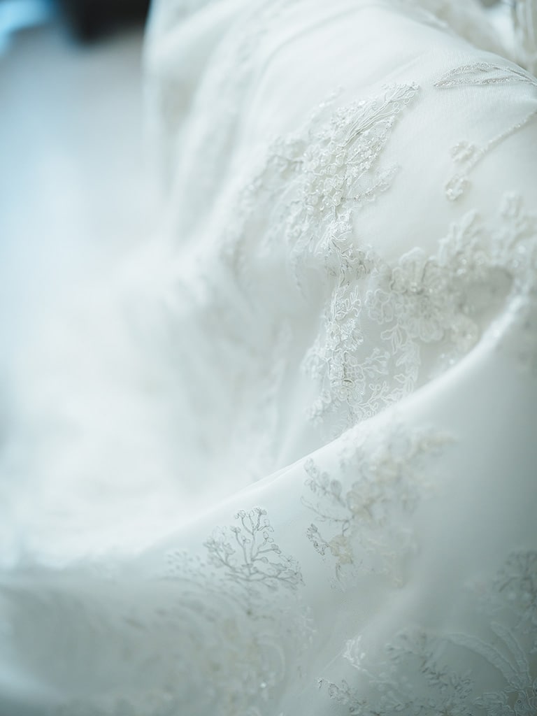 光と祝福が彩る、アートのような結婚式 イメージ