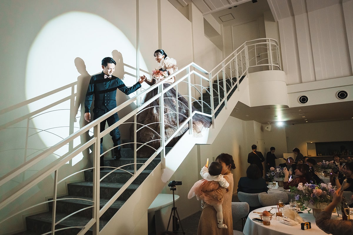光と祝福が彩る、アートのような結婚式 イメージ